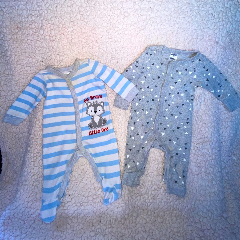 Two NB Carter footsie outfits.
